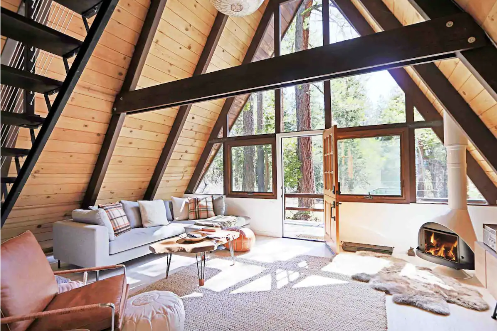 Top 5 Airbnbs in Lake Tahoe | Vintage Modern A-Frame